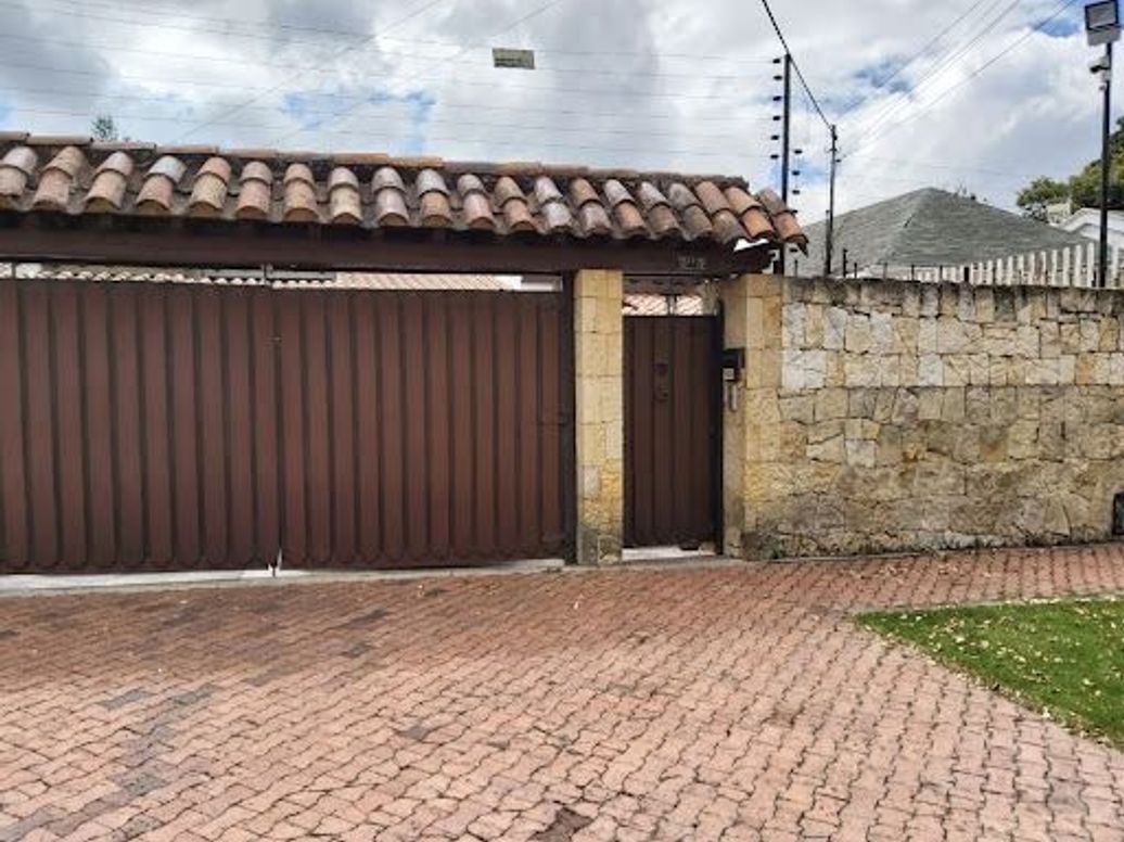 Casa de 4 alcobas en venta en Cerros De Niza, Bogotá, 350 m² · foto 3 de 19