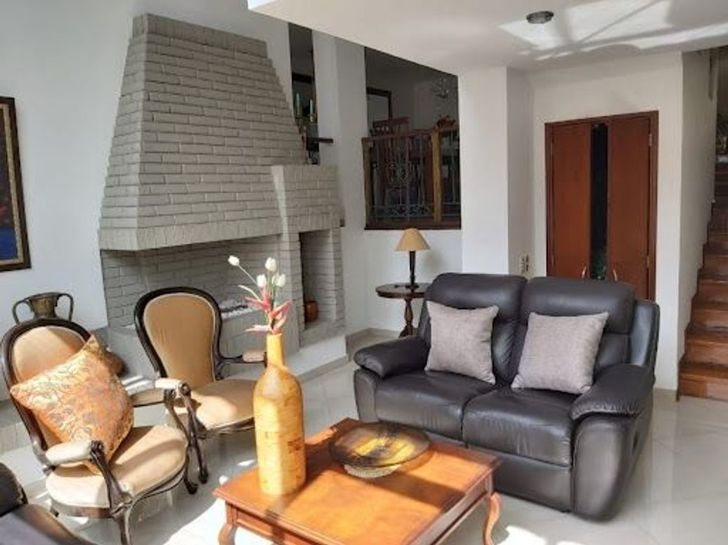 Casa de 4 alcobas en venta en Cerros De Niza, Bogotá, 350 m² · foto 12 de 19