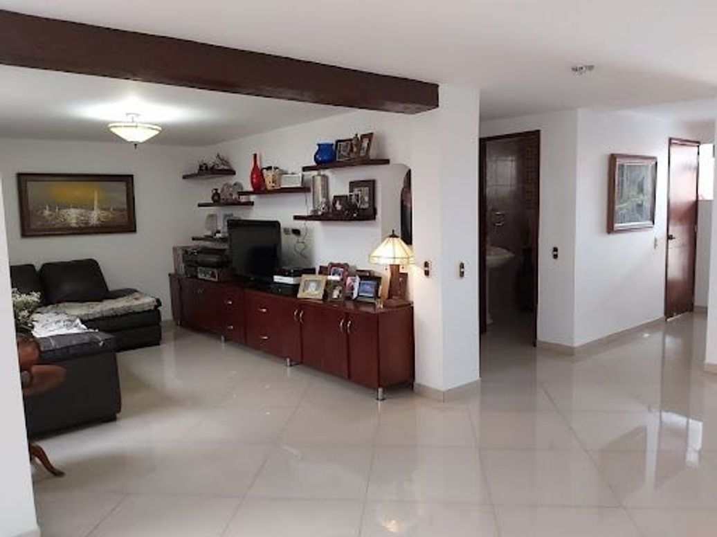 Casa de 4 alcobas en venta en Cerros De Niza, Bogotá, 350 m² · foto 13 de 19