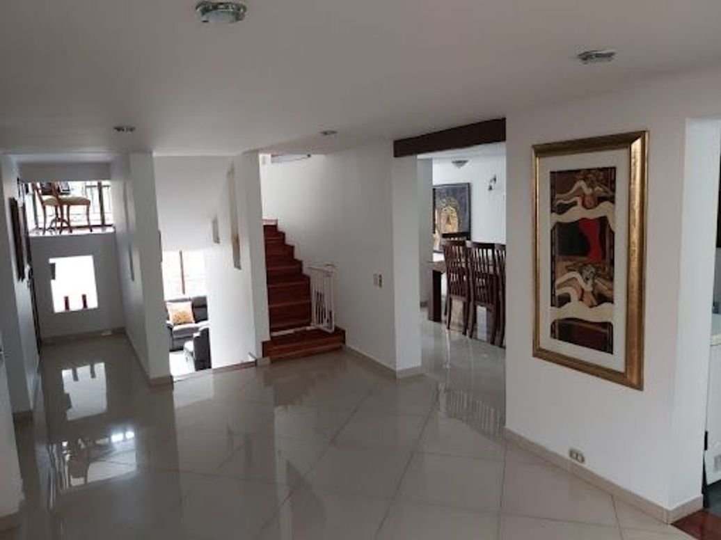 Casa de 4 alcobas en venta en Cerros De Niza, Bogotá, 350 m² · foto 6 de 19