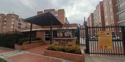 Zipaquirá Centro: 3 Habitaciones en Club House | Precio de Oportunidad
Accede a un estilo de vida tipo resort por un precio increíble. Este apartamento de 60 m² combina funcionalidad y recreación en una de las zonas de mayor crecimiento de Zipaquirá.

Ideal para capitalizar tu dinero en ladrillo con una propiedad fácil de arrendar y vender.

Lo que ofrece el inmueble:

Comodidad: 3 alcobas, 2 baños completos y cocina integral con barra americana abierta a la sala.

Modernidad: Pisos laminados, zona de ropas independiente y acceso por ascensor.

El Conjunto lo es todo: Disfruta (o ofrece a tus inquilinos) piscina, gimnasio, cancha de fútbol 5, salones comunales y terraza BBQ.

Datos de Negocio:

Precio: $164.580.000

Estado: Propiedad generando ingresos (Canon actual: $725.000 admon incluida).

Parqueadero: Comunal.

Una inversión segura con todas las amenidades para una calidad de vida excepcional.

Agenda tu cita y conoce el potencial de este Club House. Cod: 1958