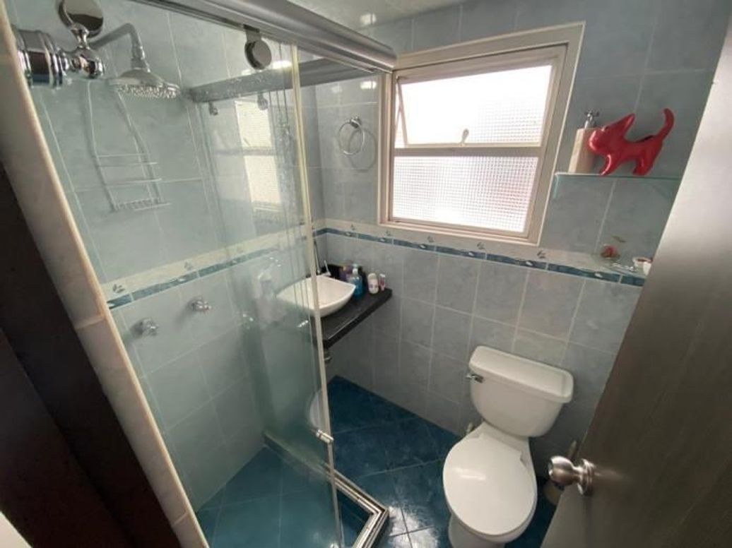 Casa de 6 alcobas en venta en Polo Club, Bogotá, 360 m² · foto 17 de 20