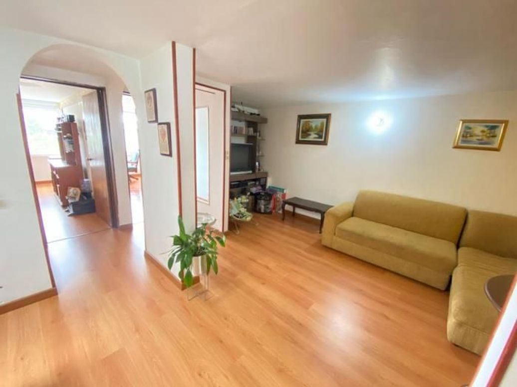 Casa de 6 alcobas en venta en Polo Club, Bogotá, 360 m² · foto 2 de 20