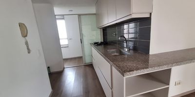 Cerca EAFIT, metro, transporte publico, zona residencial, 78 metros, salón comedor, biblioteca, 2 alcobas, alcoba con baño, closets, cocina integral, garaje sencillo, calentador, portería 24 horas, jardín
$ 3.400.000