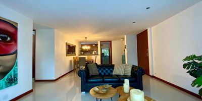 Apartamento para arriendo en unidad cerrada. cerca a colegios, sector tranquilo y de poco trafico y servicios complementarios. Cuenta con piso en ceramica, 3 alcobas con baño en cada una cocina integral abierta tipo americano sala comedor, balcone y parqueaderos lineales cubierto . La unidad cuenta con ascensor, piscina, salon social, parque para niños, zonas verdes, vigilancia, citofonia, porteria 24 horas, circuito cerrado de tv. *Inmuebles sujetos a verificación de disponibilidad.*