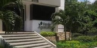 SIN INTERMEDIARIOS... Hermoso apartamento en 3er piso en el oeste de Cali, barrio alto Aguacatal, rodeado de naturaleza, vista a naturaleza en balcon y pieza ppal, clima excepcional, libre de polución y ruido; 2 habitaciones, más Estudio o 3ra habitación; super fresco, no da el sol en la tarde, frio en la noche, parqueadero propio, calentador y estufa a gas, Piscina niños - adultos y sendero exclusivo para la unidad. Estrato 4. Negocio directo con el dueño; comuníquese si realmente está interesado (Solo venta), primer contacto solo por WhatsApp con identificación clara (nombre completo) en los dos celulares publicados.