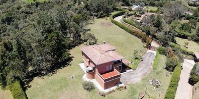 Casa campestre en venta, con excelente iluminación, tranquilidad y espacio para compartir en familia, ideal para familias numerosas o para proyectos de casas para descanso,