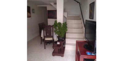 BRANDO Y CIA Te ofrece excelente casa comercial en la enea, 141 mts, distribuidos en primer piso local comercial, segundo piso salacomedor, 3 alcobas, 1 baño, cocina sencilla gas natural, patio,excelente iluminación y ubicacion, magnífico transporte público, zona muy comercial, cerca de colegios, universidades, restaurantes, supermercados.

Contáctenos!
