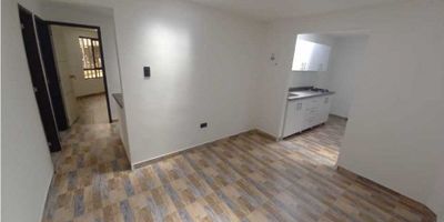 BRANDO Y CIA Te ofrece excelente casa con renta en nogales, consta de 1 apar de salacomedor, 2 alcobas, 1 baño, cocina integral piso en ceramica, 1 Aparta-estudio de salacomedor ,1 alcoba ,cocineta,  1 local comercial con baño y cocineta, excelente iluminación y ubicacion, gran oportunidad de inversión, magnífico transporte público, cerca de colegios, universidades, supermercados, etc, contáctenos