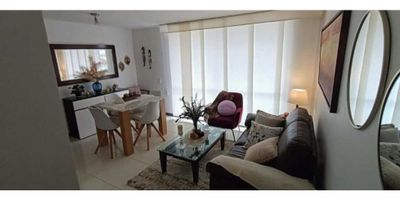 BRANDO Y CIA te ofrece excelente apartamento moderno en conjunto cerrado, 72 mt2 construidos, primer piso sala comedor con balcón, cocina integral, zona de ropas, 3 habitaciones, 2 baños, habitación principal con baño, Vestier , amplios espacios excelente iluminación. 1 parqueadero , el conjunto cuenta cuenta con gym, piscinas , canchas de tenis y futbol 5 , bbq , juegos infantiles ,zonas verdes.
Adm: $ 220.000 , contáctenos