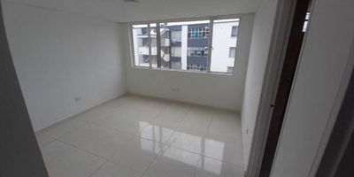 BRANDO Y CIA Te ofrece excelente apartamento 120 mts  distribuidos en sala grande, comedor, estudio, 3 alcobas, 2 baños, cocina integral, garaje cubierto, excelente iluminación y ubicacion, piso 2 sin ascensor, vigilancia, cerca de colegios, universidades, supermercados, etc, contáctenos