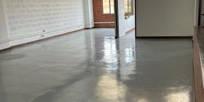 Arrienda bodega en Rionegro, se arrienda bodega de 3 niveles, ideal para almacenamiento, o para empresas que quieran que deseen buscar algo mas amplia y tranquilo, con un area total de 500 mts, se presta para todo lo que se necesite, mas informacion comunicate con nosotros con gusto le atenderemos,