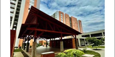 Este acogedor apartamento, ubicado en la tranquila zona residencial de Ciudad Meléndez, al sur de Cali, cuenta con pisos en porcelanato. Dos habitaciones,2 baños y un espacio versátil que puede funcionar como estudio o tercera habitación,se adaptan a tus necesidades.La sala comedor y la cocina se integran a la perfección,creando un ambiente luminoso y acogedor.Disfruta de momentos de relajación en tu balcón, con vistas al exterior. El conjunto cuenta con amplia zona social, piscinas perfectas para refrescarte y vigilancia 24 horas para tu tranquilidad y posee dos Porterias.  Ciudad Meléndez es conocida por su crecimiento y desarrollo, ofreciendo fácil acceso a vías principales, centros comerciales y servicios.¡No pierdas esta oportunidad de invertir en tu futuro! Parqueadero COMUNITARIO CUBIERTO. No pierdas la oportunidad de vivir en este sector y mas aún este apartamento que tiene muy buena ubicación dentro del Conjunto.