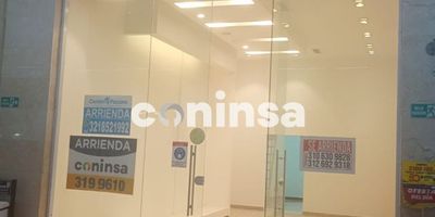 Local en arriendo en Barranquilla, Atlántico. Ubicado estratégicamente en el C.C. Panorama, Barrio Tayrona, este espacio comercial de 54 m² ofrece una excelente oportunidad para su negocio. Su dirección en la CL 30 8 15, Local 41, asegura visibilidad en una zona de estrato 3 con buen flujo. El canon de arriendo es de $1.990.000. Una opción práctica para establecer o expandir su actividad comercial en Barranquilla. Contáctenos para más detalles o para coordinar una visita a través de WhatsApp, la opción "Quiero que me contacten" o "Ver teléfonos".