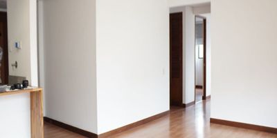 Apartamento  en venta en unidad cerrada. Cerca a iglesias y con facil acceso a centro comercial, supermercados, y servicios complementarios. Puerta de seguridad, piso en madera, sala y comedor, estudio, 3 alcobas con baño en la principal, cocina integral abierta tipo americano, balcon y parqueaderos lineales cubiertos  Piscina, salon social, parques infantiles, placa polideportiva, zonas verdes, vigilancia 24 horas, citofonia y circuito cerrado de tv.  *Inmuebles sujetos a verificación de disponibilidad.*
