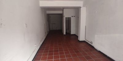 Arriendo local en Envigado, sector bota del día, con red de gas, cerca a vías principales y buen flujo de peatones