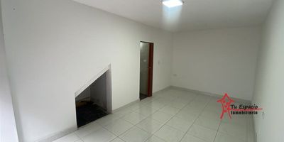 Local en arriendo en Estadio, Medellín de 15 m2 aproximadamente cuenta con 1 baño, luces led, puerta persiana, piso en baldosa.
Para mayor información contáctame Nicolás Porras 302 3258055