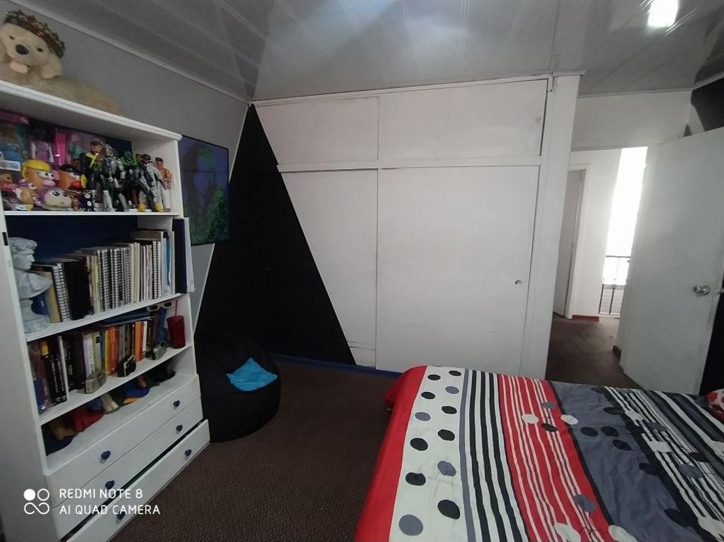 Casa de 7 alcobas en venta en Santa Teresita, Bogotá, 224 m² · foto 13 de 17