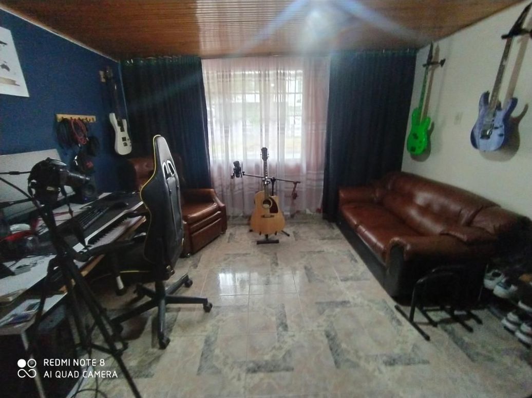 Casa de 7 alcobas en venta en Santa Teresita, Bogotá, 224 m² · foto 10 de 17