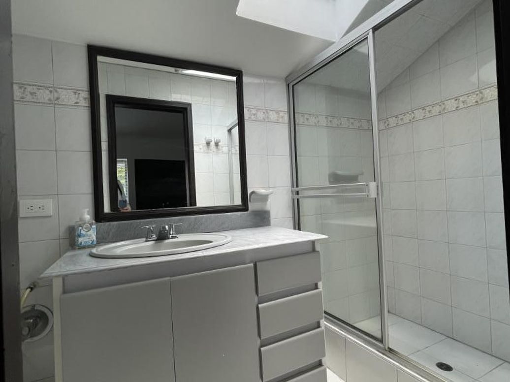 Casa de 4 alcobas en venta en Polo Club, Bogotá, 244 m² · foto 19 de 20
