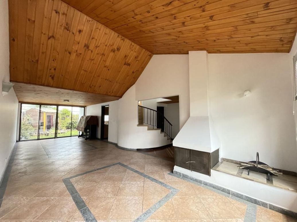 Casa de 4 alcobas en venta en Polo Club, Bogotá, 244 m² · foto 3 de 20