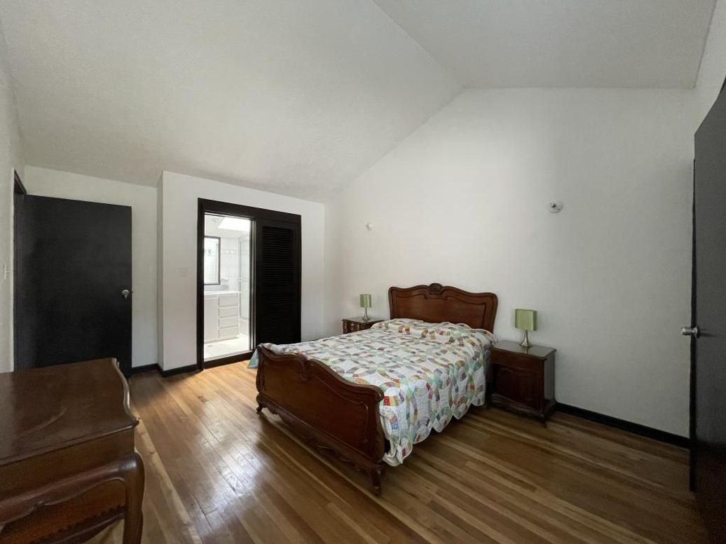 Casa de 4 alcobas en venta en Polo Club, Bogotá, 244 m² · foto 18 de 20