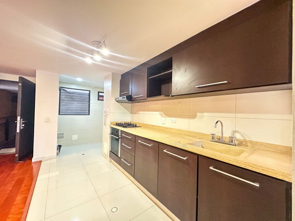 Apartamento de 2 alcobas en venta en Santa Barbara Central, Bogotá, 95 m² · foto 6 de 15