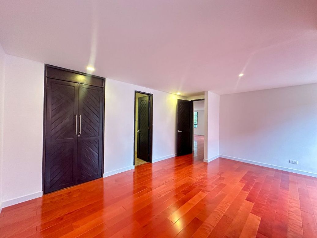 Apartamento de 2 alcobas en venta en Santa Barbara Central, Bogotá, 95 m² · foto 12 de 15