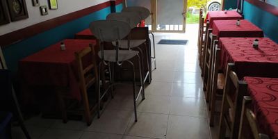 La esmeralda -  DOS LOCALES  COMERCIALES SOBRE EL CAN -  casa uso comercial con dos locales comerciales  225 metros construidos,  estupenda ubicación comercial magnificas vías de acceso, sector  de oficinas, comercial, institucional magnificas vías de acceso, importante ubicación.