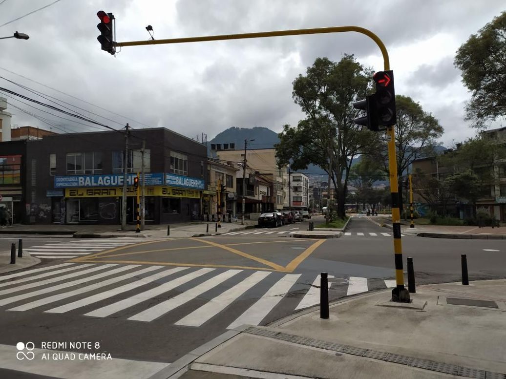 Casa de 8 alcobas en venta en San Luis, Bogotá, 857 m² · foto 2 de 14