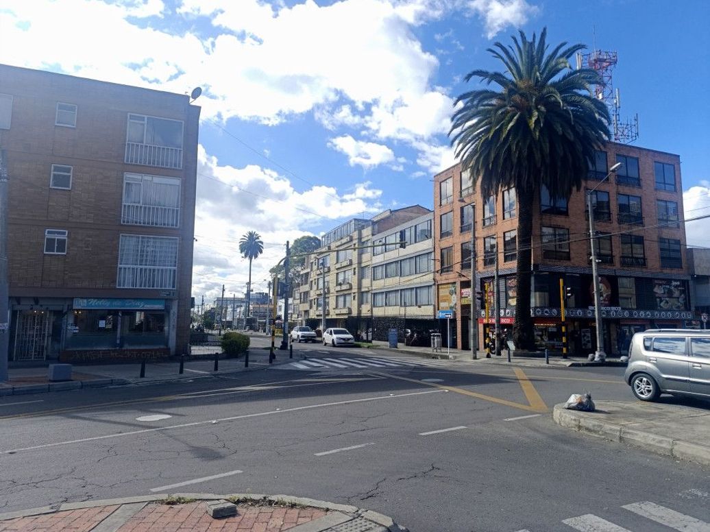 Casa de 8 alcobas en venta en San Luis, Bogotá, 857 m² · foto 9 de 14