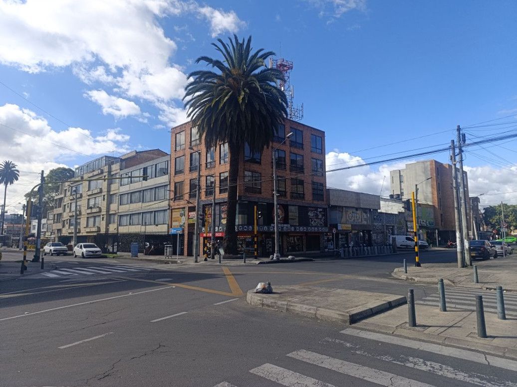 Casa de 8 alcobas en venta en San Luis, Bogotá, 857 m² · foto 10 de 14