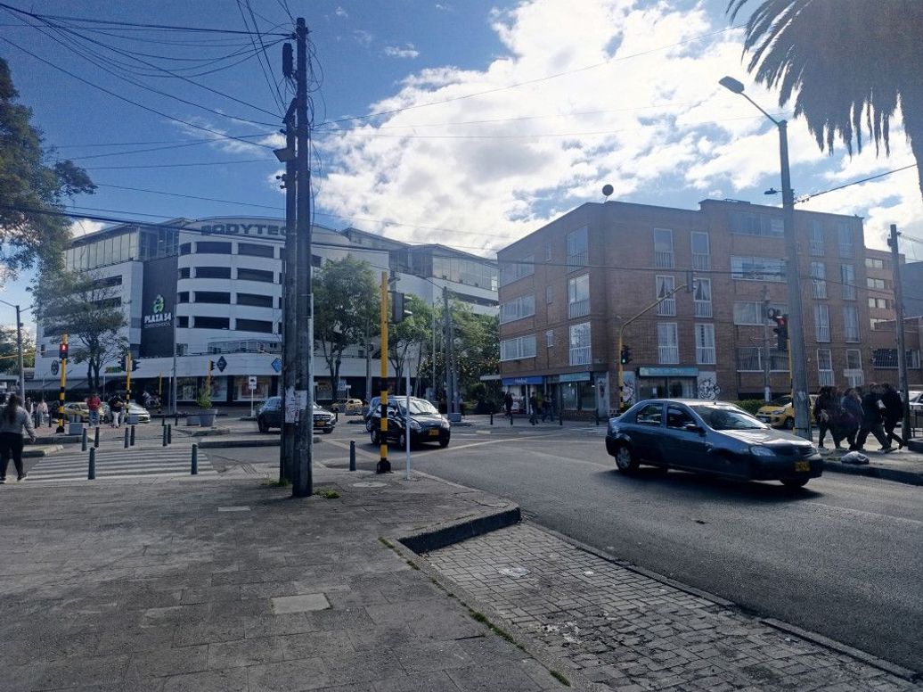 Casa de 8 alcobas en venta en San Luis, Bogotá, 857 m² · foto 4 de 14