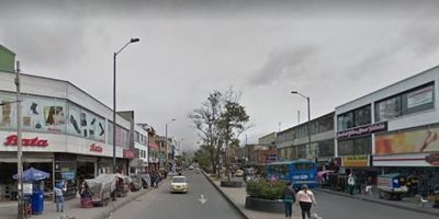 VENECIA,  LOCALES COMERCIALES  343 METROS estupenda propiedad ubicada en el mejor  y  mas  importante sector comercial cuenta con  7 locales comerciales, 8 baños, dos pisos mas terraza cubierta con posibilidad para hacer tercer piso,  rentando,  Magnifico  trasporte publico,  estupendas vías de acceso.