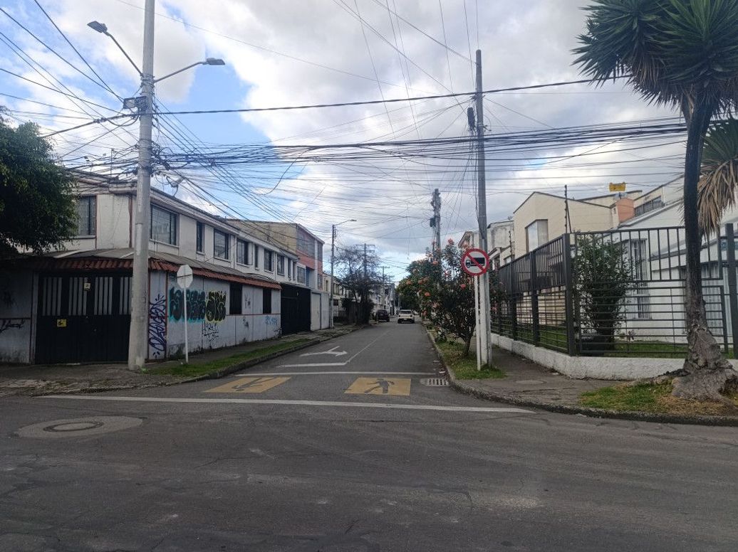 Casa de 5 alcobas en venta en Normandia Occidental, Bogotá, 313 m² · foto 7 de 8