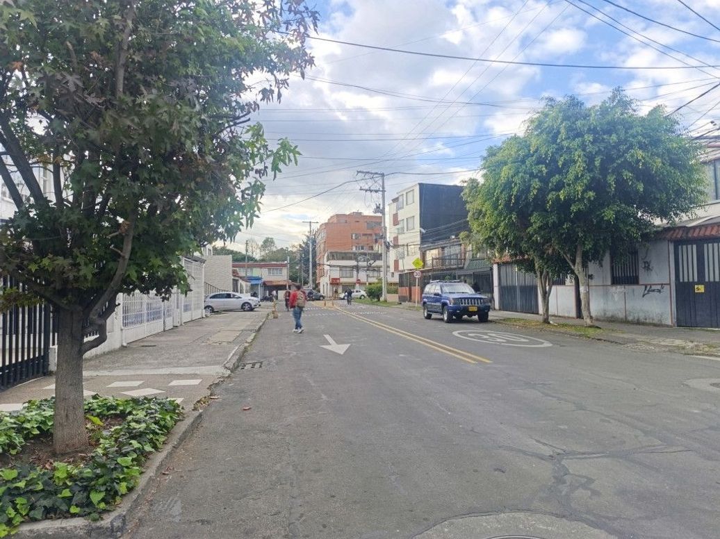 Casa de 5 alcobas en venta en Normandia Occidental, Bogotá, 313 m² · foto 6 de 8