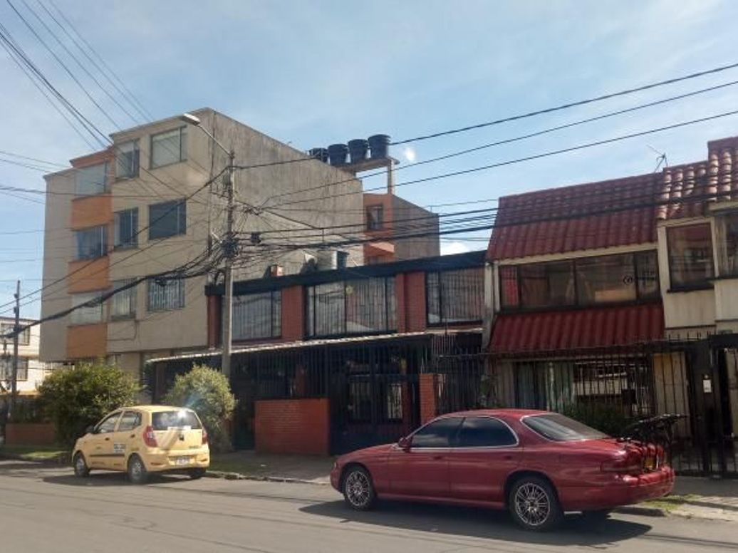Casa de 5 alcobas en venta en Normandia Occidental, Bogotá, 313 m² · foto 4 de 8