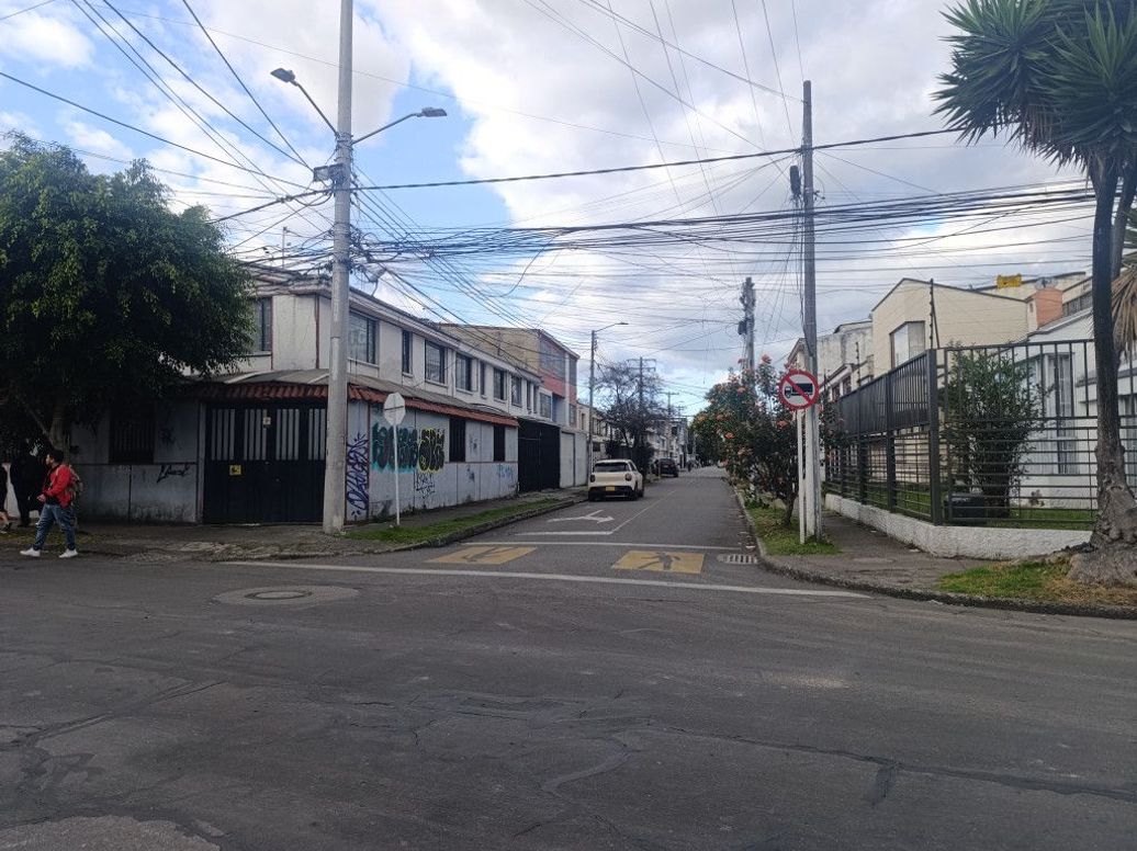 Casa de 5 alcobas en venta en Normandia Occidental, Bogotá, 313 m² · foto 5 de 8