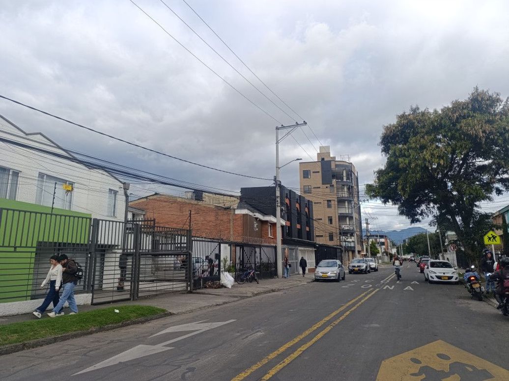 Casa de 5 alcobas en venta en Normandia Occidental, Bogotá, 313 m² · foto 8 de 8