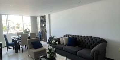 Apartamento en venta sector circunvalar de Pereira. Cuenta con un área de 100m2, 3habitaciones, 2 baños, 2parqueaderos cubiertos, Cocina Integral, Sala-Comedor, Gas Domiciliario, Calentador a Gas, Zona de Ropas,  Antejardín.