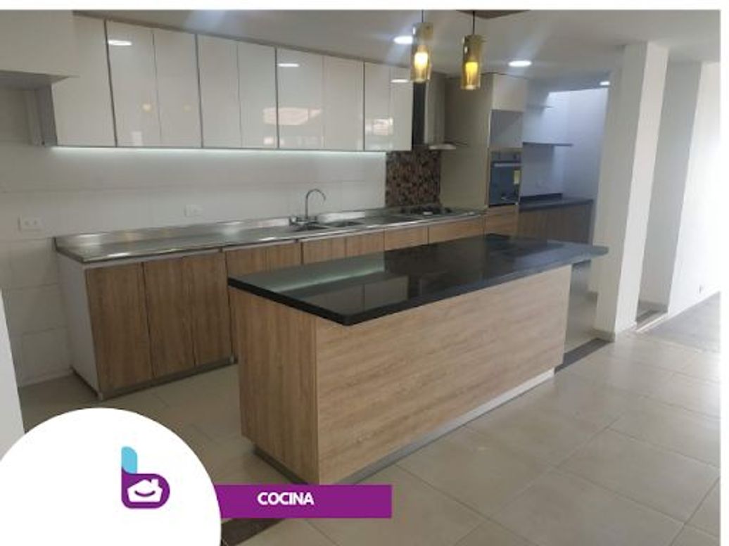 Casa de 6 alcobas en venta en San José De Bavaria, Bogotá, 240 m² · foto 6 de 17