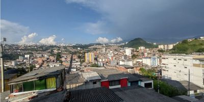 ? Venta Apartaestudio en Villamaría, Caldas | Apartaestudio Barato

¡Aprovecha esta excelente oportunidad para adquirir un apartaestudio en Villamaría, Caldas! Ideal para personas que buscan su primer hogar o una inversión en una zona tranquila y de fácil acceso.

? Características del Apartaestudio:


 Área: 1 habitación con closet
 Baño: 1 baño
 Espacios: Sala-comedor, cocina integral y zona de ropas
 Obra Gris: Se entrega completamente terminado por $125 millones


? Ubicación y Acceso:


 4to piso sin ascensor
 Ubicado en una zona residencial con acceso pavimentado
 Transporte público cercano y parques alrededor


? Servicios y Comodidades:


 Agua, electricidad y gas domiciliario
 Suelo de cerámica/mármol
 Calentador de agua
 Citófono/Intercomunicador
 Doble ventana, proporcionando buena iluminación y ventilación


? Entorno:
Este apartaestudio se encuentra en una zona residencial tranquila y segura, con vigilancia y cercanía a parques, perfecta para quienes disfrutan de la vida en una comunidad bien conectada.

? Precio: $125 millones. ¡Contáctanos para más información y agenda tu visita!


