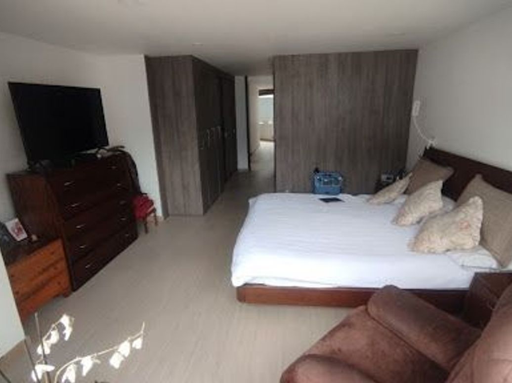 Apartamento de 5 alcobas en venta en Santa Barbara Central, Bogotá, 257 m² · foto 15 de 20