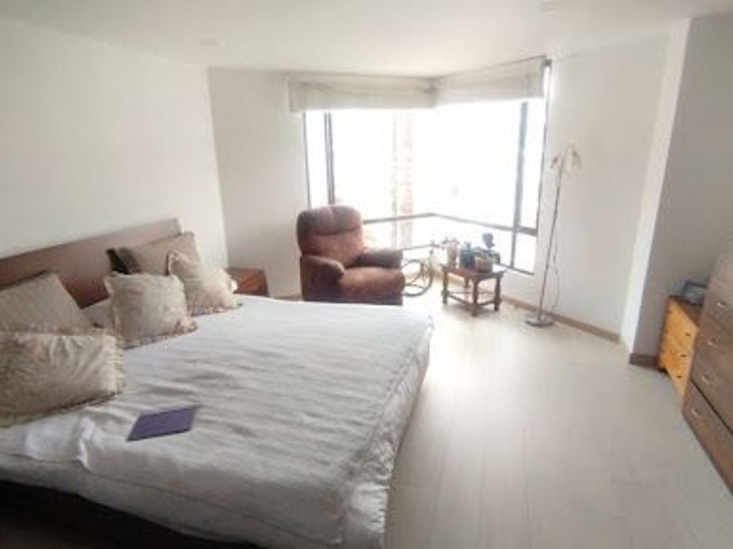Apartamento de 5 alcobas en venta en Santa Barbara Central, Bogotá, 257 m² · foto 18 de 20