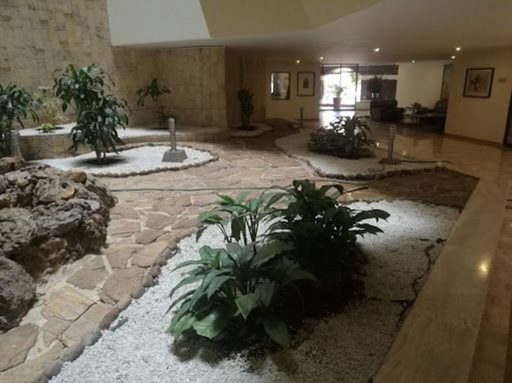 Apartamento de 5 alcobas en venta en Santa Barbara Central, Bogotá, 257 m² · foto 3 de 20