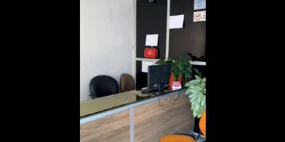 Casa Comercial en Venta - Barrio Quintas de la Laguna, Soacha


 Ubicación: Estrategicamente situada cerca de la vía Indumil y centros comerciales.
 Dimensiones: Dos pisos, cada uno de 37.60 m².
 Acabados: Pisos y baños enchapados; paredes y techos terminanos con pintura blanca en aceite.
 Primer Piso:
 
  3 baños.
  Parqueadero propio para 2 carros (exterior)
 
 
 Servicios: Agua, luz y gas natural.
 Accesibilidad: Escaleras con enchape antideslizante y pasamanos; cinta antideslizante en escaleras.
 Ideal para: Cualquier tipo de negocio, gracias a su excelente ubicación sobre vía principal.


NOTA:  Casa adecuada para negocio NO cuenta con habitaciones
