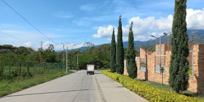 Apartamento en venta ubicado en el Conjunto Montes de Gran Reserva, cerca de Mercacentro 10, Oficina de Tránsito, Restaurantes, Canchas sintéticas, por el sector transita las siguientes rutas: 28, 35, 6, 18, 43 cómodas vías de acceso. El inmueble se encuentra distribuido: Sala comedor, balcon, tres habitaciones con closet, la principal con balcon y baño, cocina integral, baño social, zona de ropas, parqueadero cubierto, deposito, ventilación iluminación natural. El conjunto cuenta: Recepción, parque infantil, zona BBQ, salón de eventos, canchas fútbol 5, piscina. El valor de  la administración 294.000.