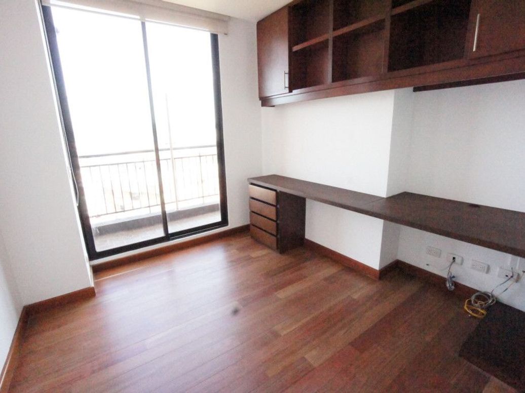 Apartamento de 4 alcobas en venta en Prados De La Calleja, Bogotá, 253 m² · foto 19 de 20