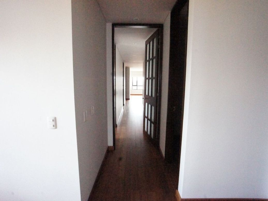 Apartamento de 4 alcobas en venta en Prados De La Calleja, Bogotá, 253 m² · foto 2 de 20