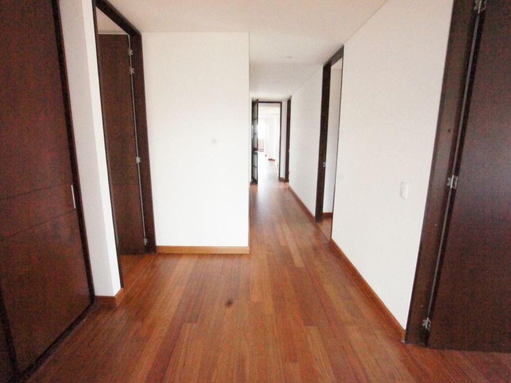 Apartamento de 4 alcobas en venta en Prados De La Calleja, Bogotá, 253 m² · foto 18 de 20